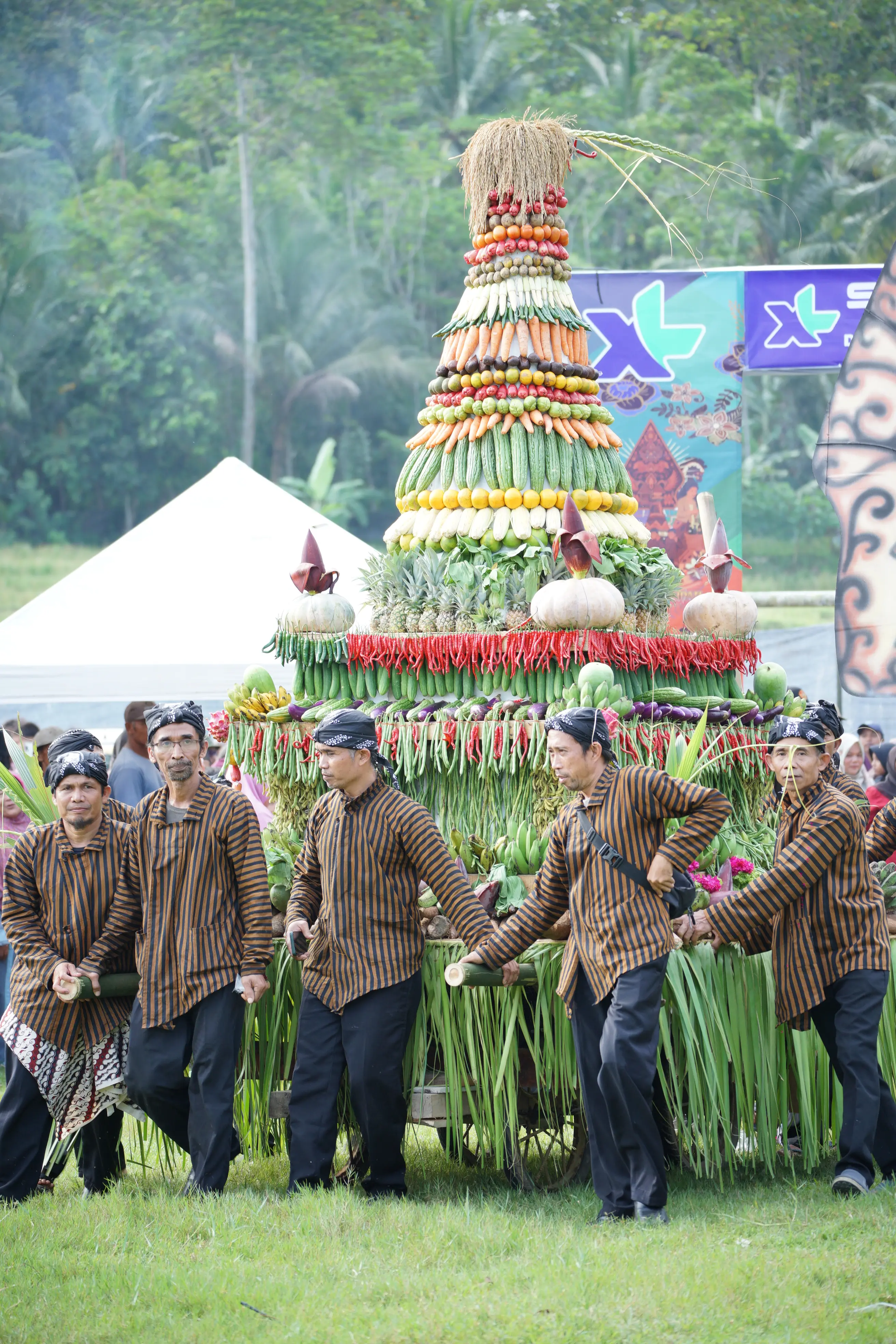 Prosesi Pawai Gunungan